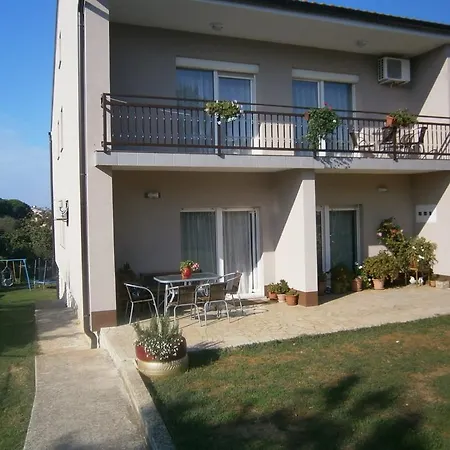 Apartment Miki 18 Stinjan