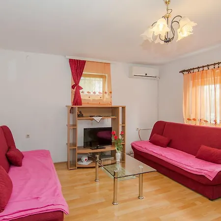 Apartment Miki 18 *