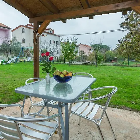 Apartment Miki 18 Stinjan